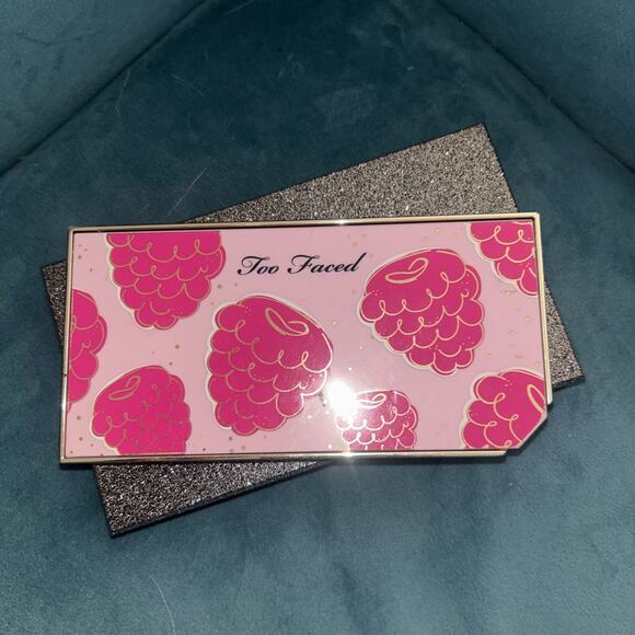 Urban Decay, Too Faced Eyeshadow Palette - Picture 4 of 8